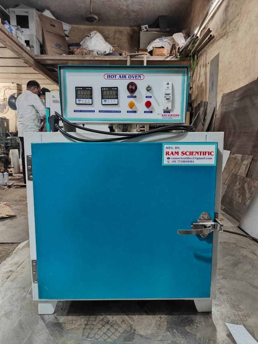 HOT AIR OVEN MEMMERT TYPE